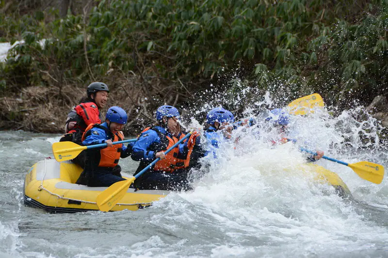 spring-rafting-splash